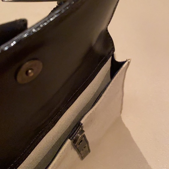 🌺 Stylish BCBG Maxazaria hand/shoulder bag - Picture 3 of 11